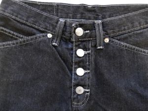 https://www.bespokejeansindia.com/media/catalog/product/cache/e86e618e6b40f427a8ad18edc0983822/e/x/exposed-button-fly.jpg